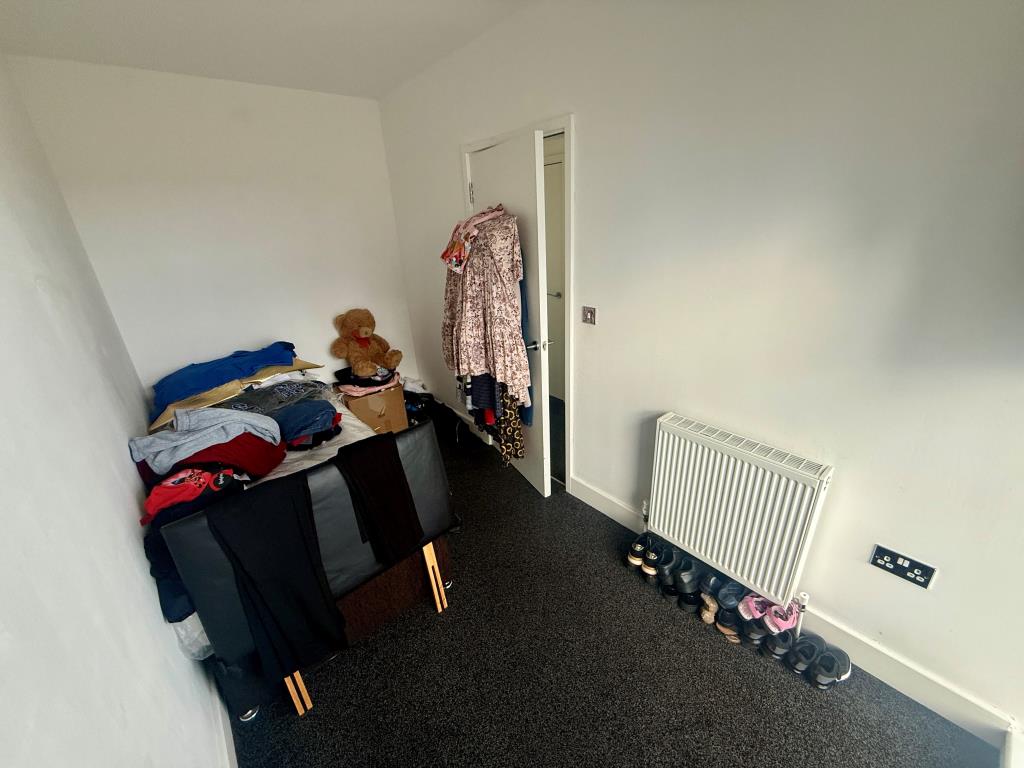 Lot: 47 - WELL PRESENTED THREE-BEDROOM HOUSE FOR INVESTMENT - Bedroom two